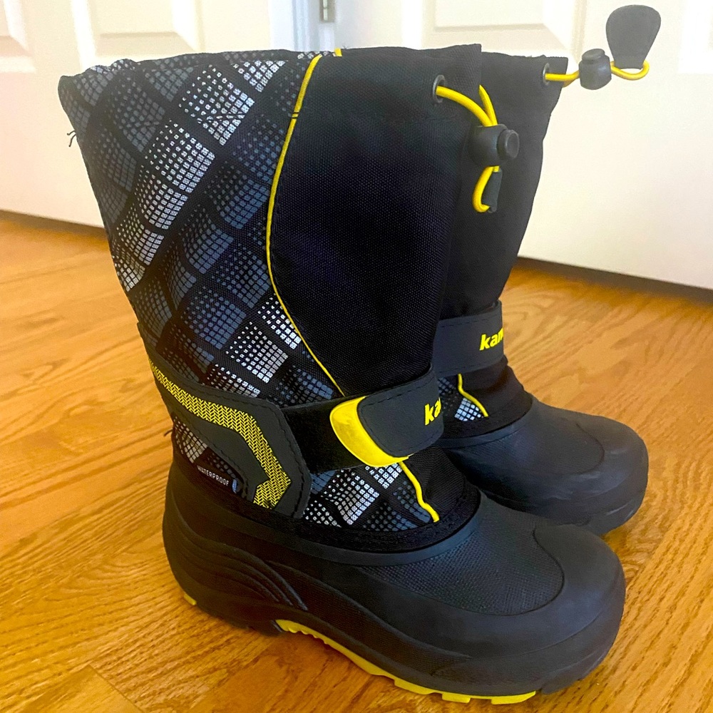 Like new Kamik toddler boots size 1